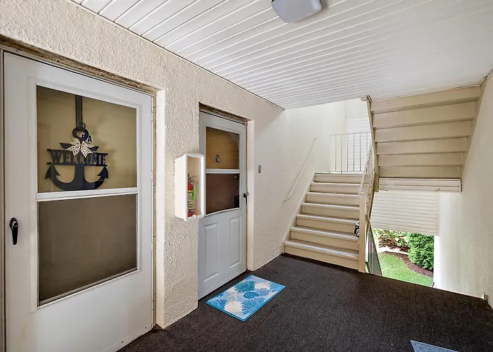 Holiday home Uptown Ocean 2br W/ Pool!