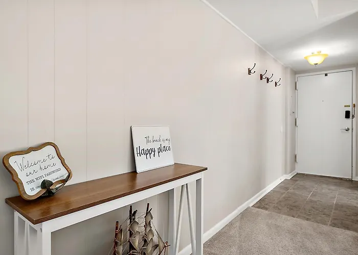Uptown Ocean 2br W/ Pool! Holiday home Ocean City