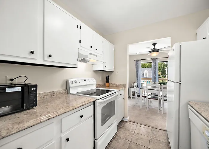 Uptown Ocean 2br W/ Pool! Ocean City