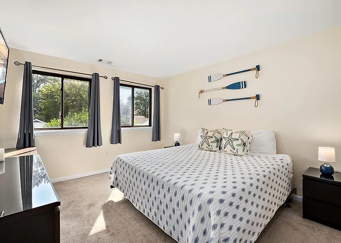 Holiday home Uptown Ocean 2br W/ Pool! *