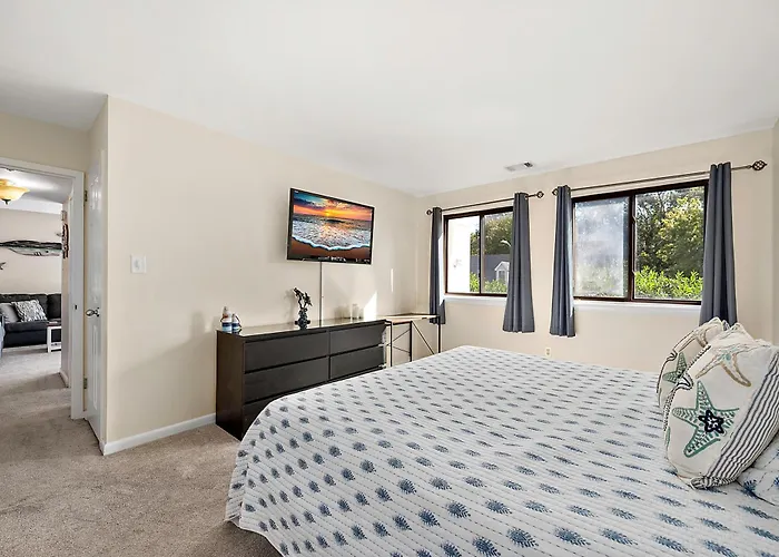 Holiday home Uptown Ocean 2br W/ Pool!