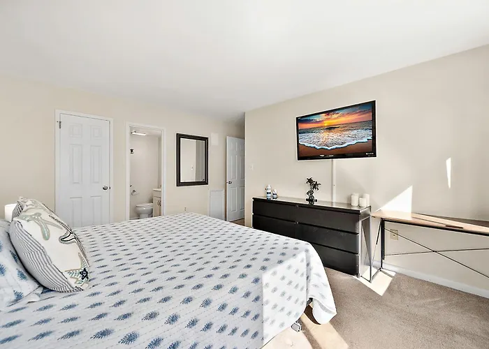 Uptown Ocean 2br W/ Pool! Ocean City