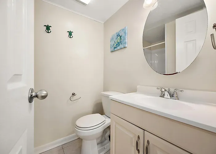 Uptown Ocean 2br W/ Pool!