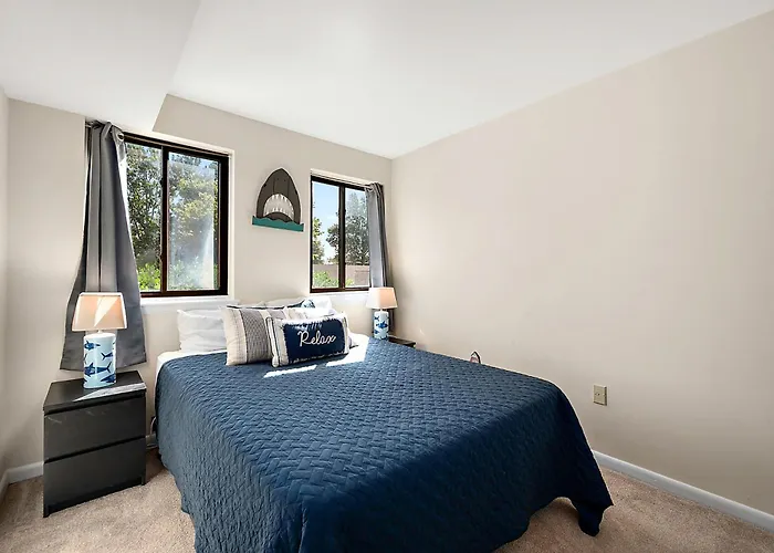 Holiday home Uptown Ocean 2br W/ Pool! *