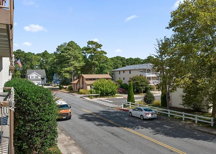 Uptown Ocean 2br W/ Pool! Holiday home