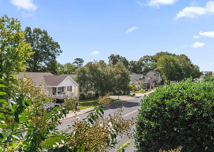 Uptown Ocean 2br W/ Pool! Holiday home Ocean City