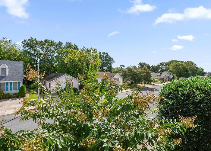 Uptown Ocean 2br W/ Pool! *